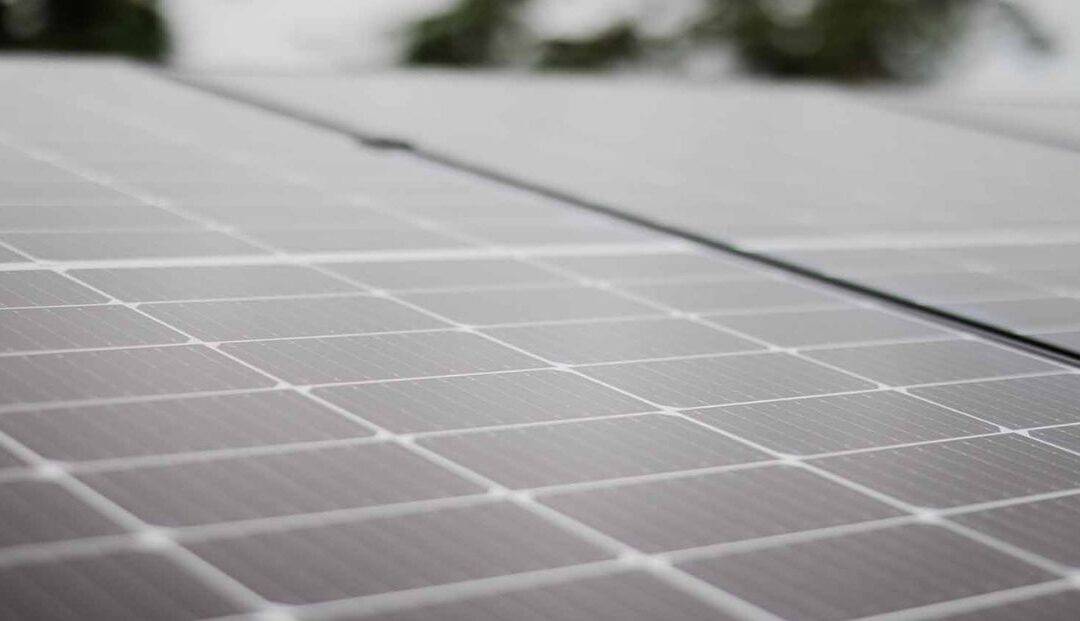 What is the difference between grid-tied and off-grid solar?